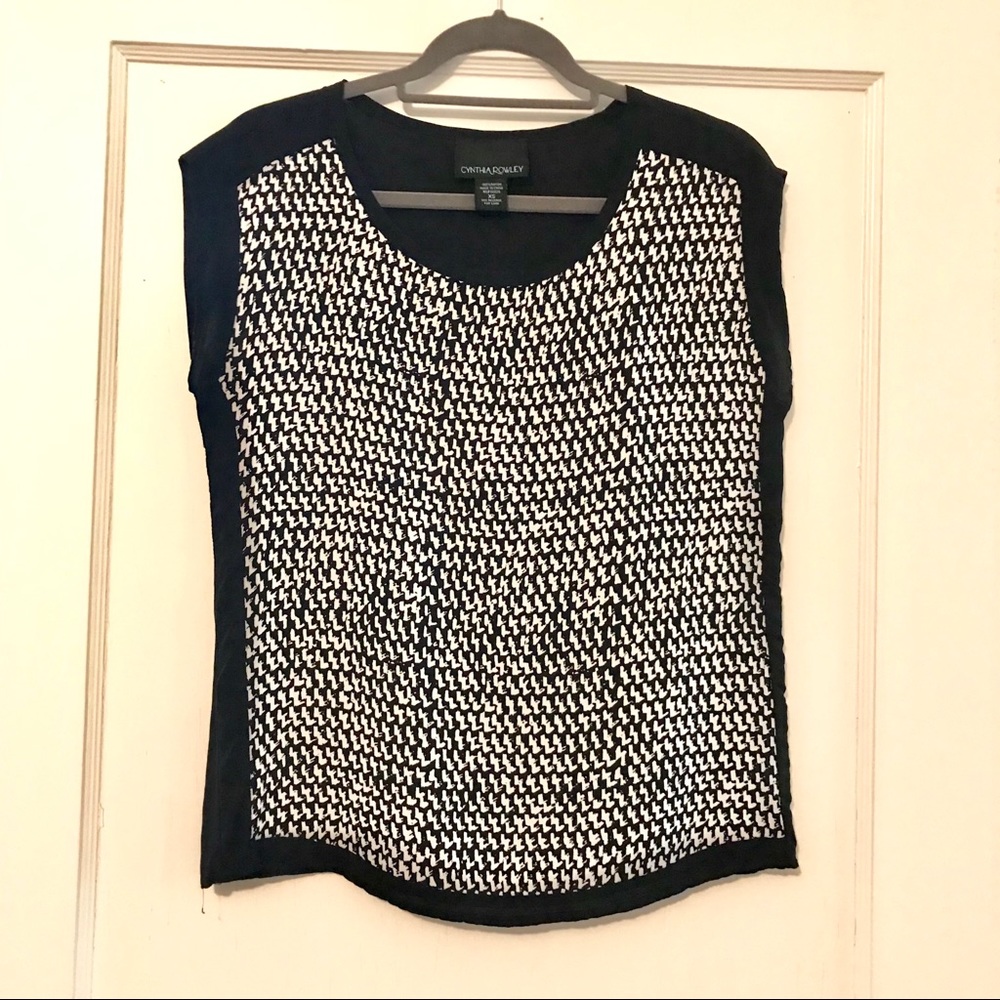 Black and White Top!